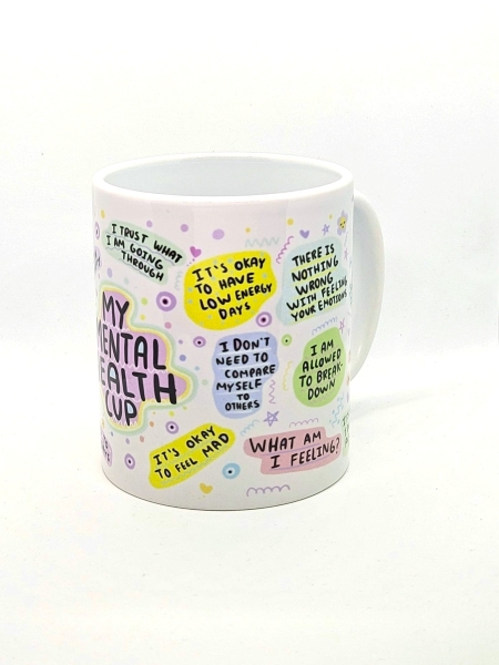 Weiße Keramiktasse mit farbenfrohem Design und der Aufschrift „My Mental Health Cup“. Die Tasse ist mit positiven und motivierenden Affirmationen wie „I am allowed to have bad days“ und „There is nothing wrong with having anxiety“ verziert. Ideal als Gesc